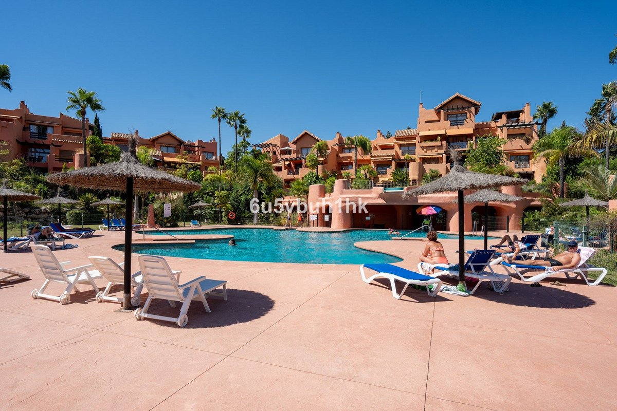 2 Bed Ground Floor Apartment in Estepona