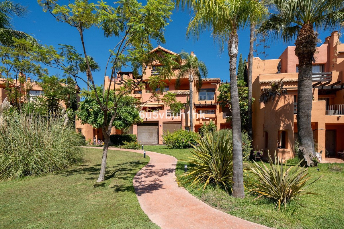 2 Bed Ground Floor Apartment in Estepona