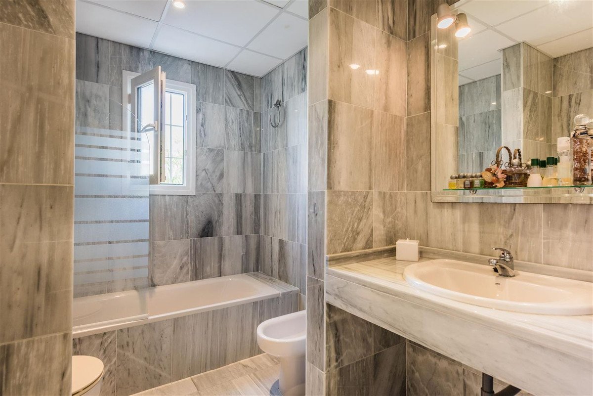 2 Bed Ground Floor Apartment in Cabopino