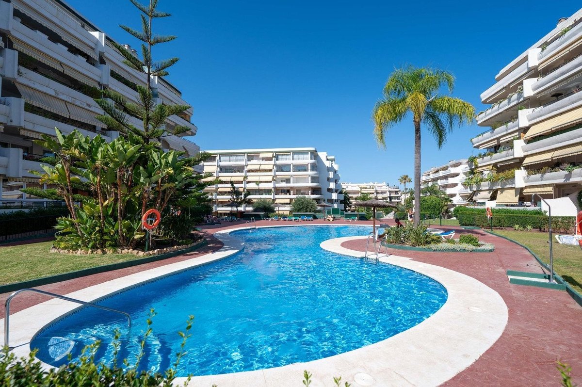 3 Bed Middle Floor Apartment in Marbella