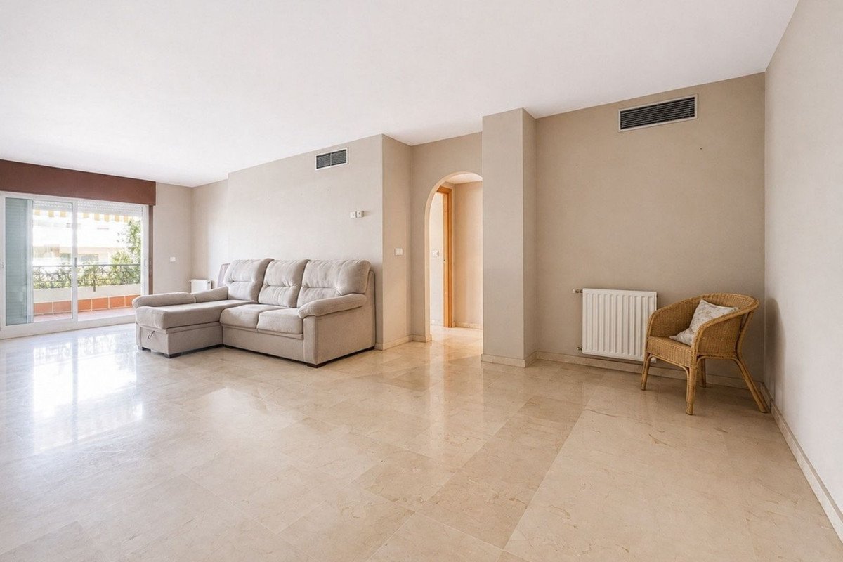 3 Bed Middle Floor Apartment in Marbella