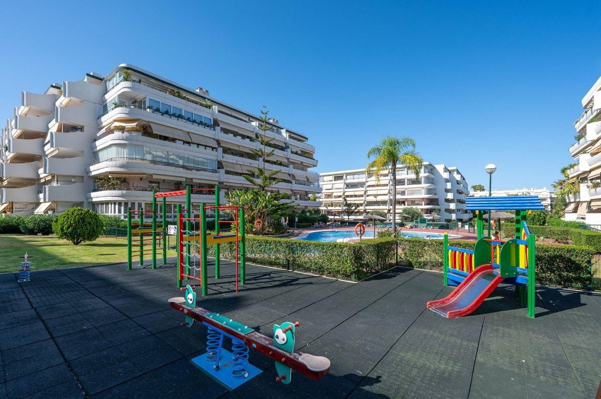 3 Bed Middle Floor Apartment in Marbella