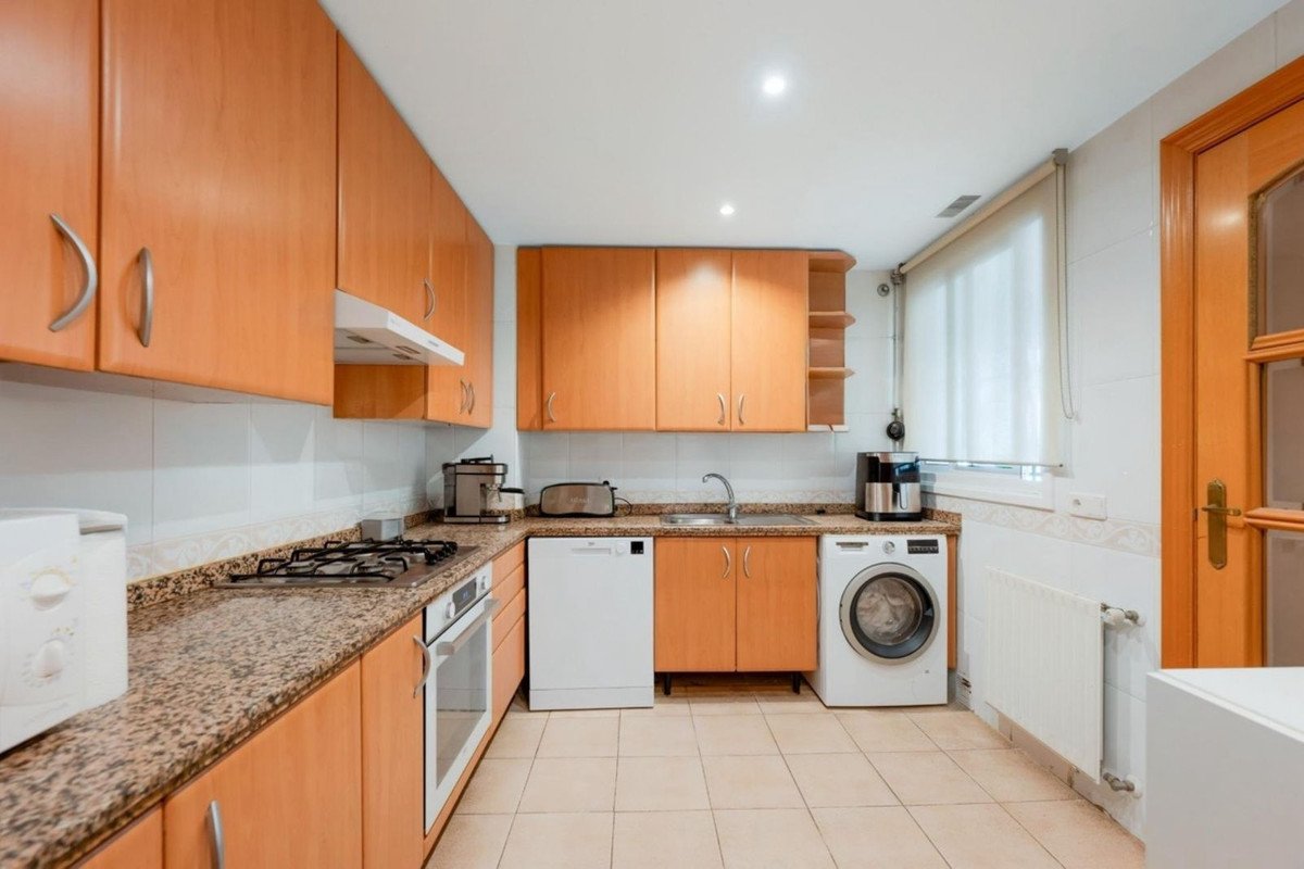 3 Bed Middle Floor Apartment in Marbella