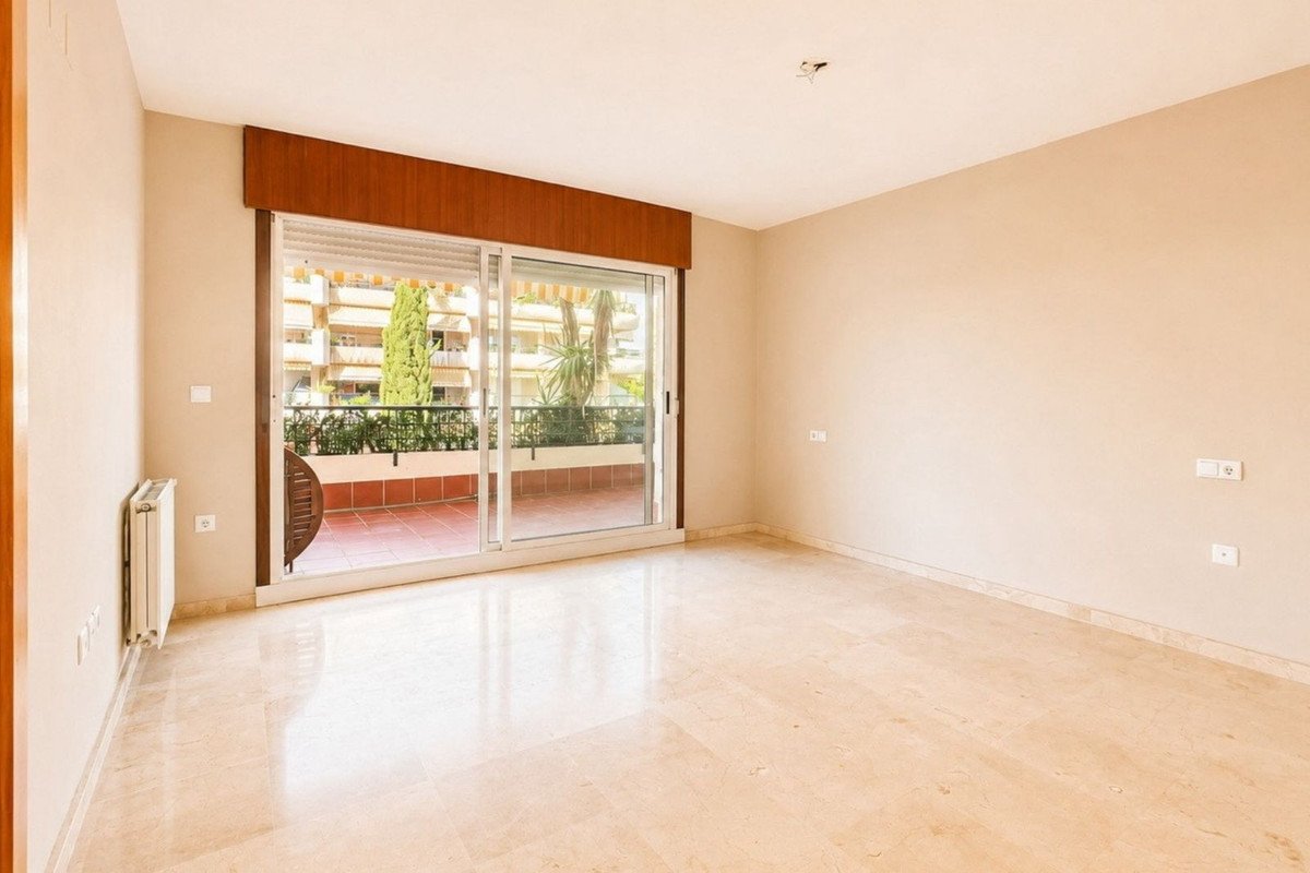 3 Bed Middle Floor Apartment in Marbella