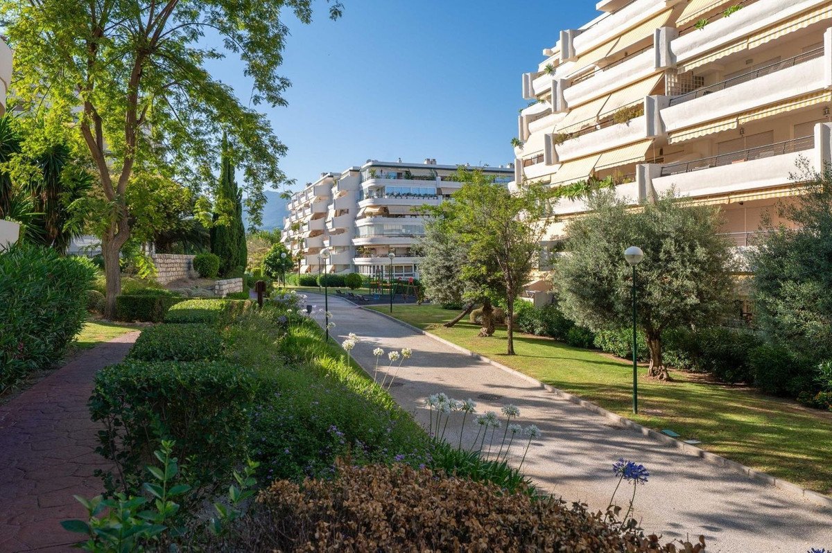3 Bed Middle Floor Apartment in Marbella