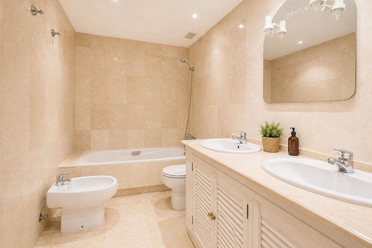 3 Bed Middle Floor Apartment in Marbella