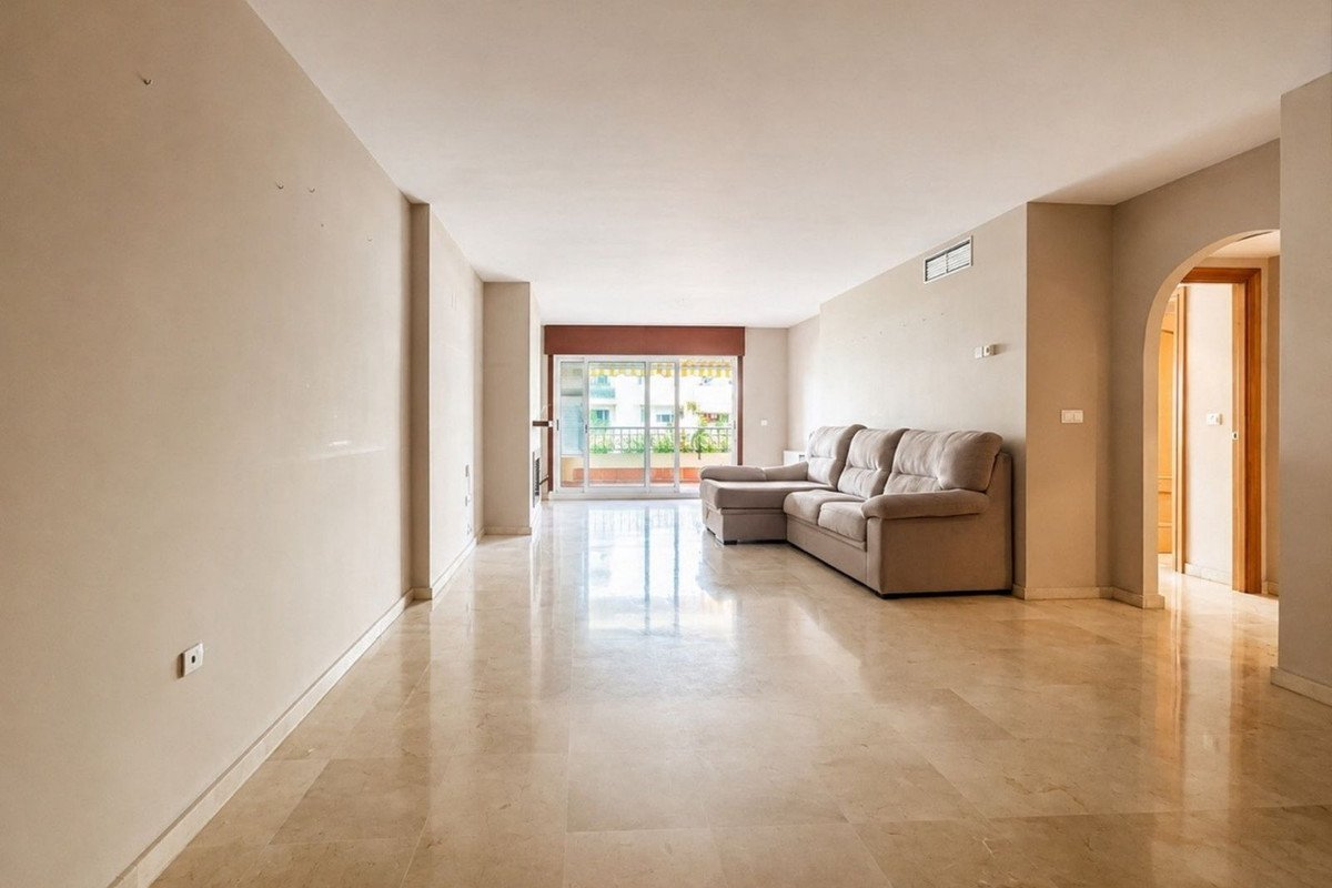 3 Bed Middle Floor Apartment in Marbella