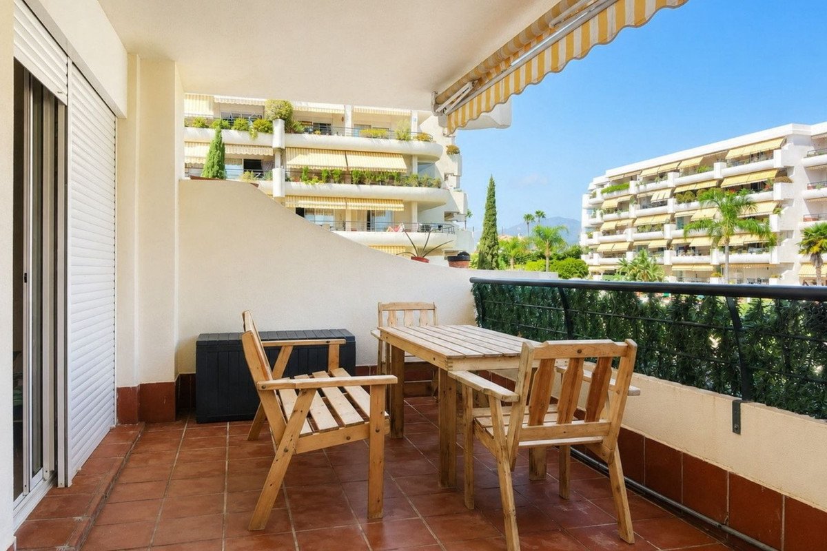 3 Bed Middle Floor Apartment in Marbella