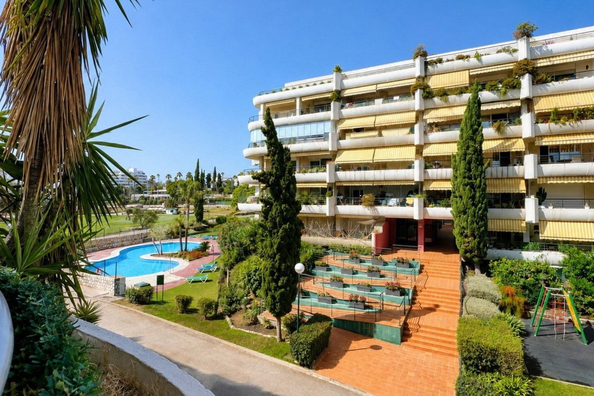 3 Bed Middle Floor Apartment in Marbella
