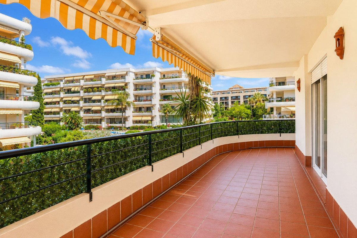 3 Bed Middle Floor Apartment in Marbella