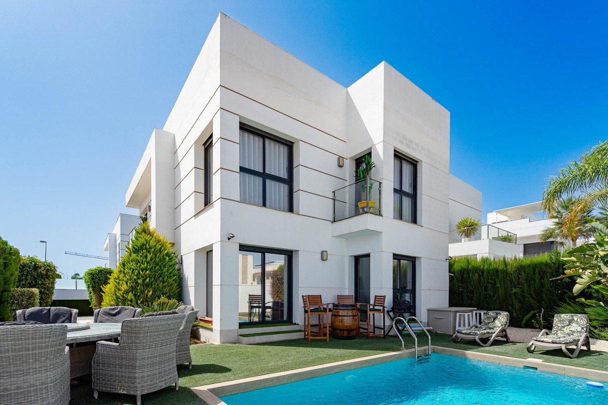 4 Bed Detached Villa in Ciudad Quesada