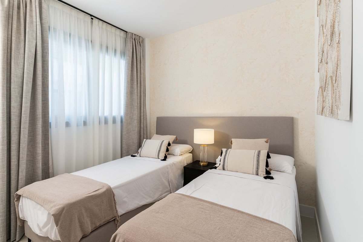2 Bed Middle Floor Apartment in Fuengirola