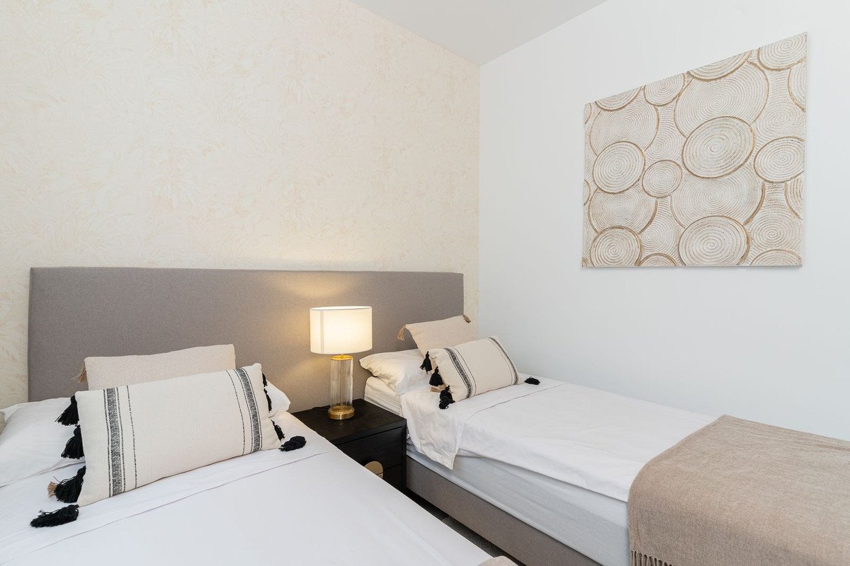 2 Bed Middle Floor Apartment in Fuengirola