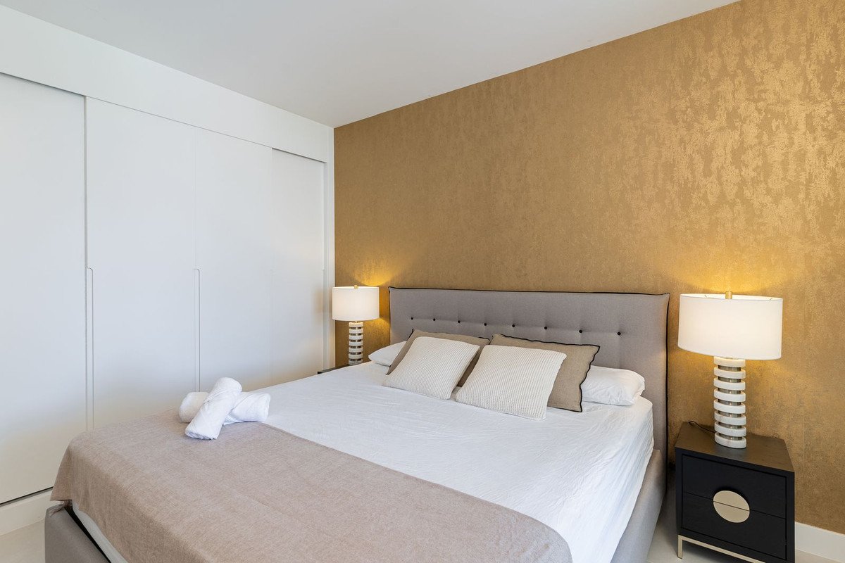 2 Bed Middle Floor Apartment in Fuengirola