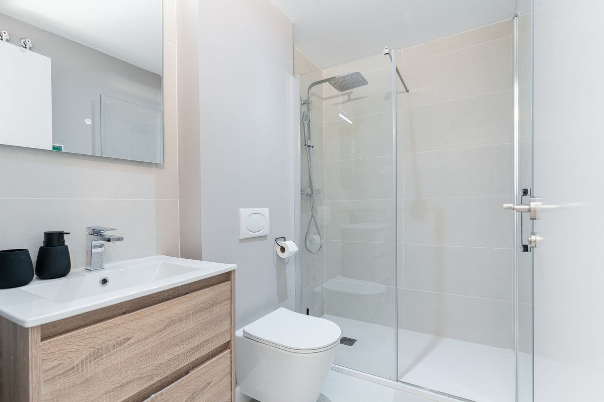 2 Bed Middle Floor Apartment in Fuengirola