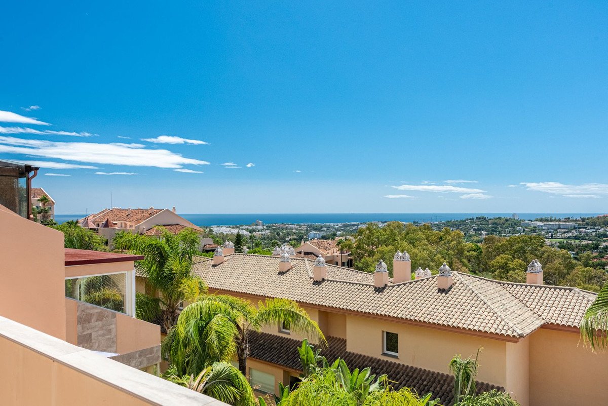 2 Bed Penthouse Duplex in Nueva Andalucía
