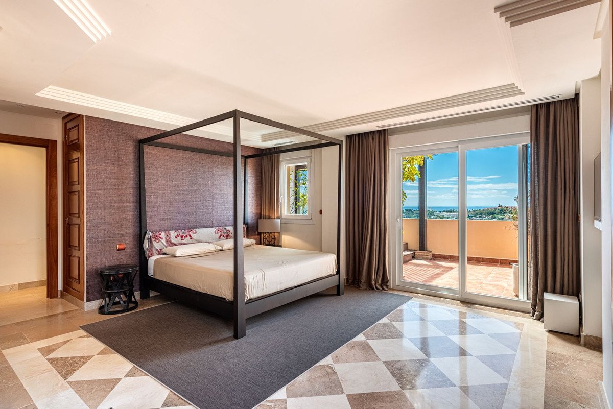 2 Bed Penthouse Duplex in Nueva Andalucía