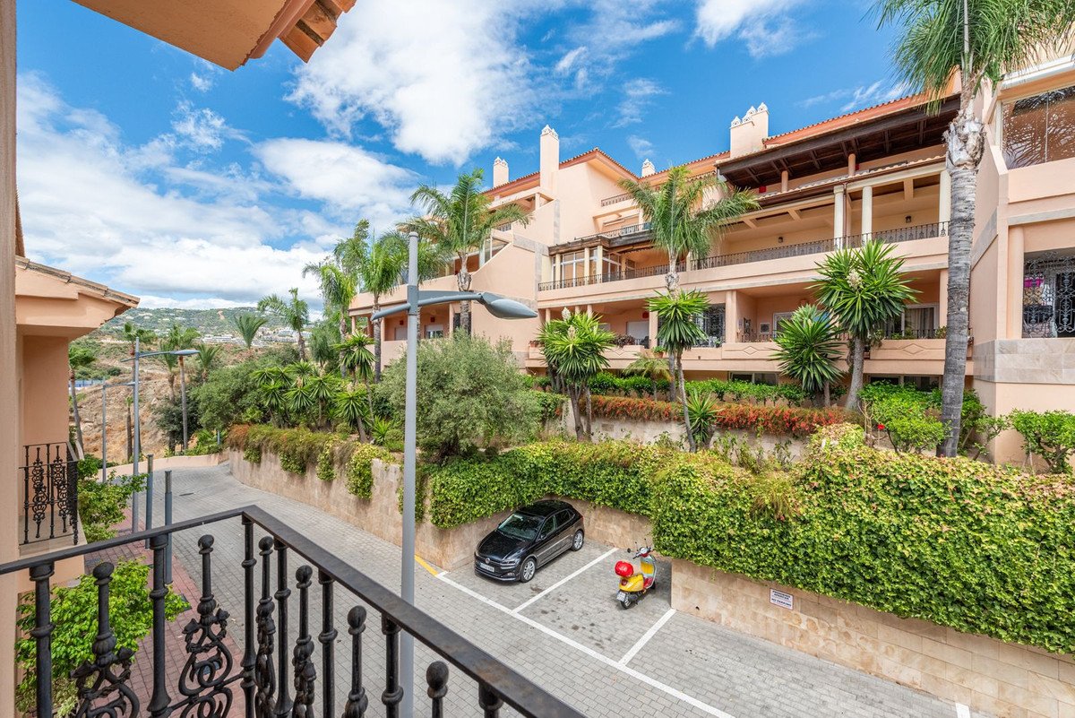 2 Bed Penthouse Duplex in Nueva Andalucía