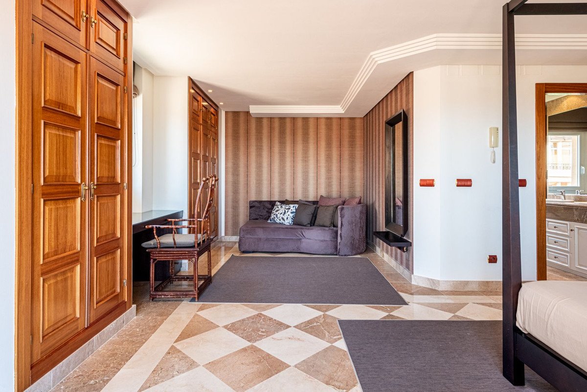 2 Bed Penthouse Duplex in Nueva Andalucía