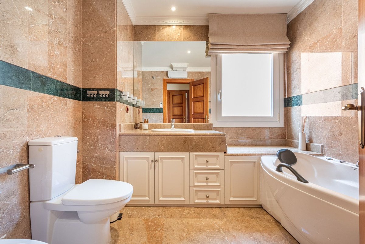 2 Bed Penthouse Duplex in Nueva Andalucía
