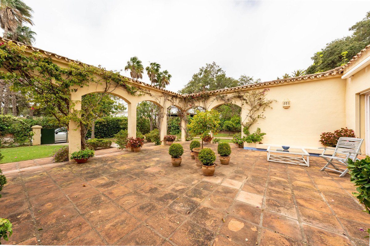 5 Bed Detached Villa in Sotogrande Alto
