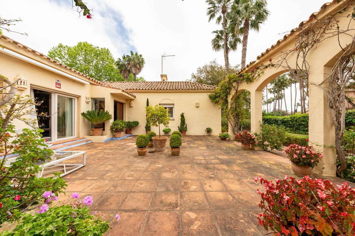 5 Bed Detached Villa in Sotogrande Alto
