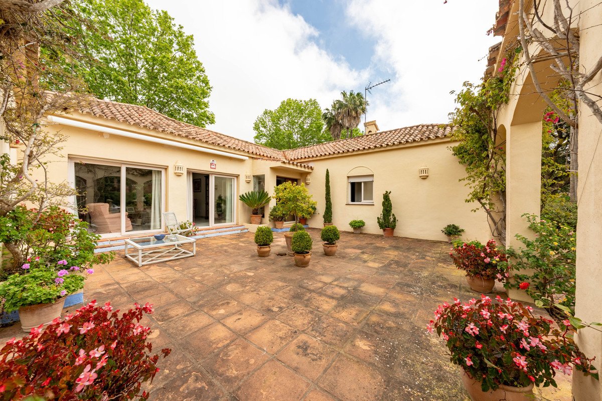 5 Bed Detached Villa in Sotogrande Alto