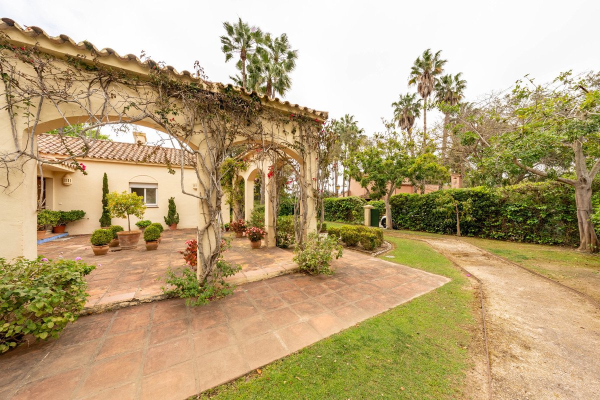 5 Bed Detached Villa in Sotogrande Alto