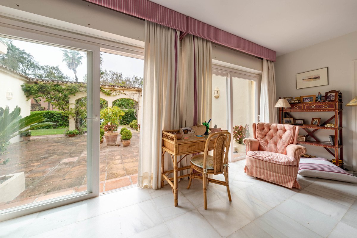 5 Bed Detached Villa in Sotogrande Alto