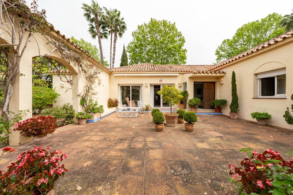 5 Bed Detached Villa in Sotogrande Alto