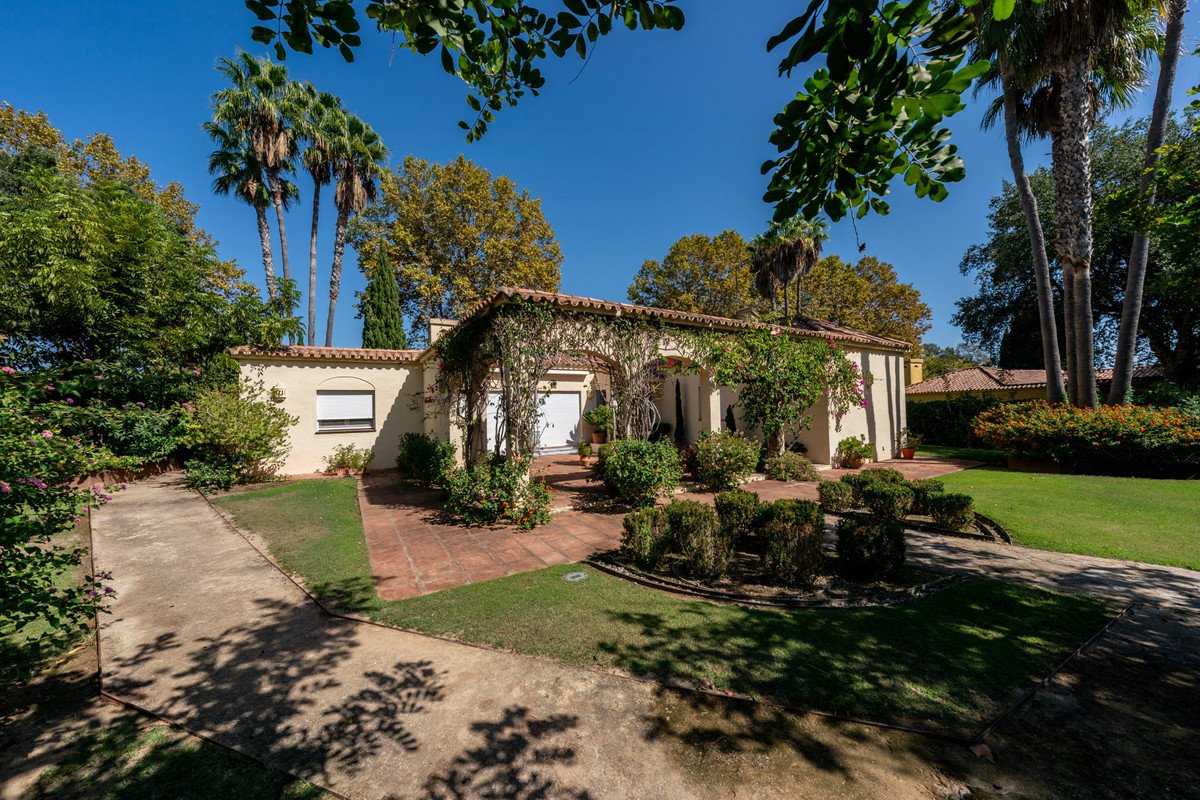 5 Bed Detached Villa in Sotogrande Alto