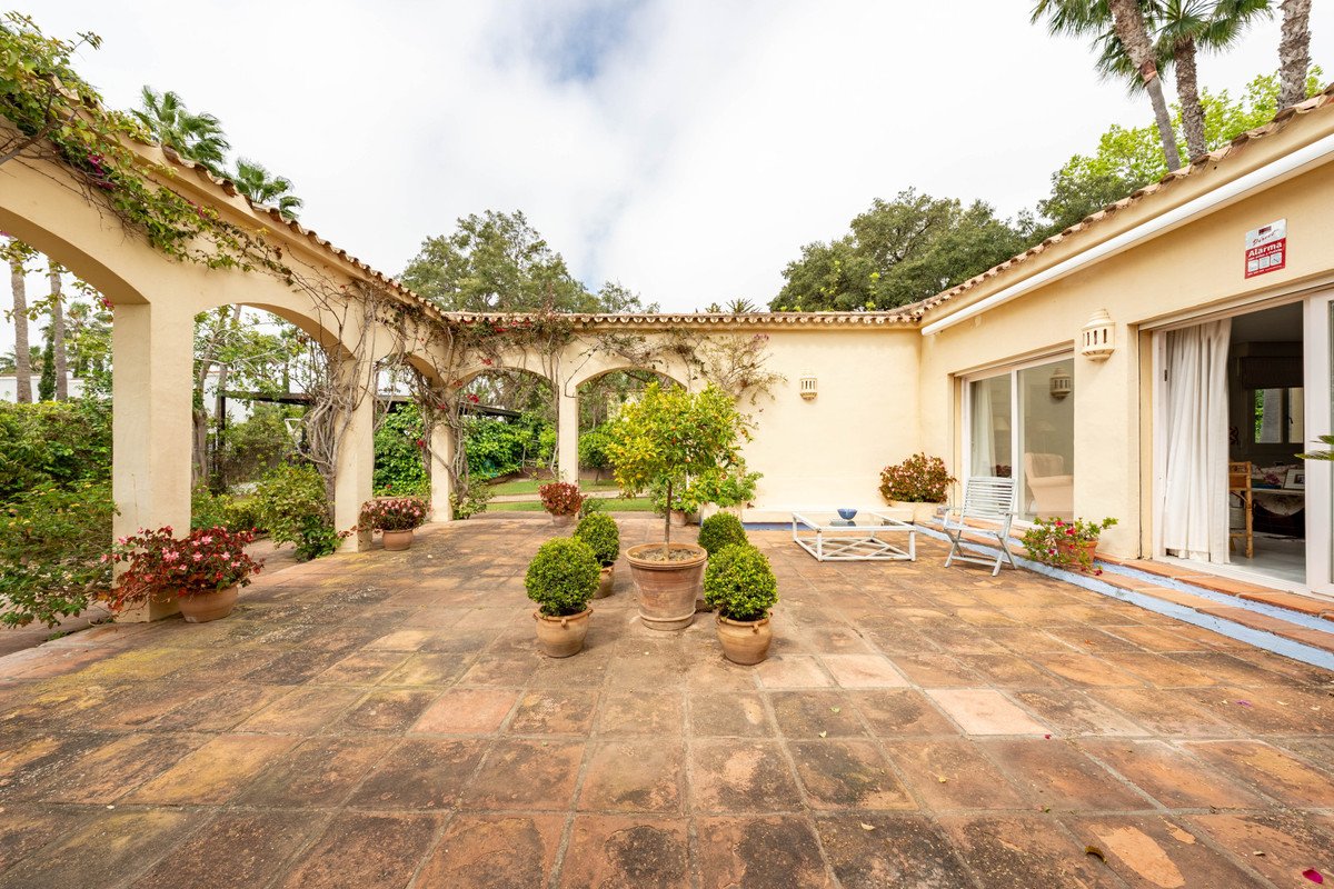 5 Bed Detached Villa in Sotogrande Alto
