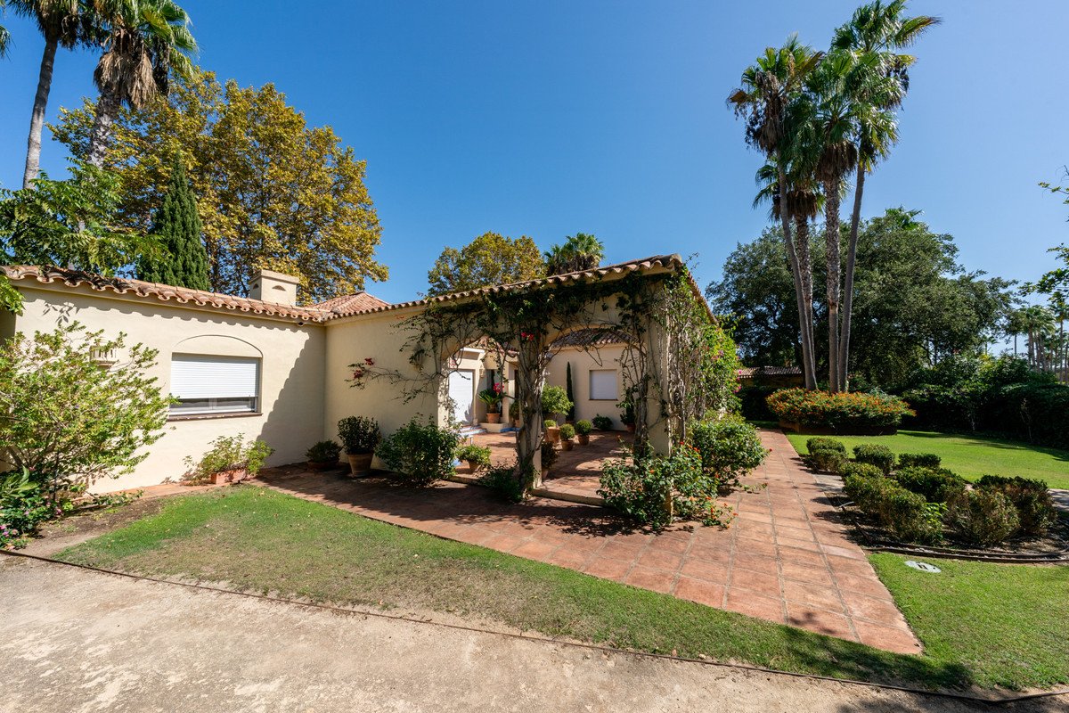 5 Bed Detached Villa in Sotogrande Alto