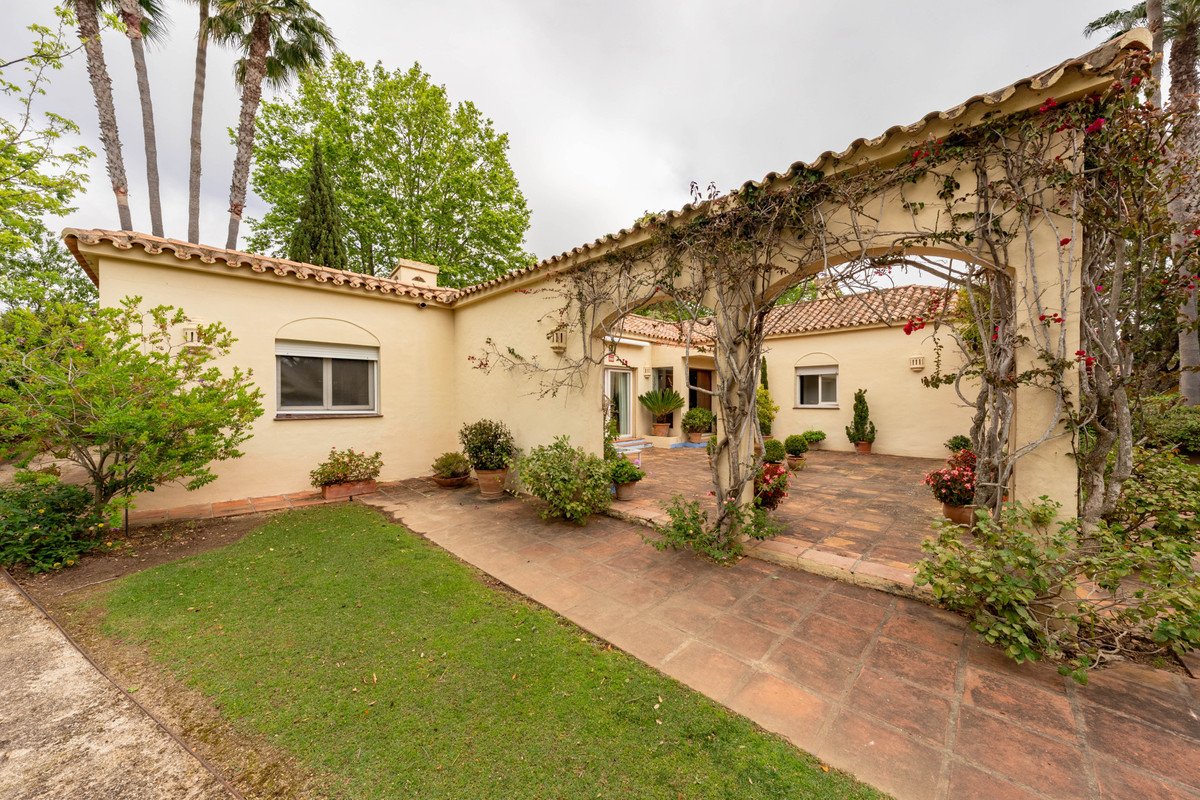 5 Bed Detached Villa in Sotogrande Alto