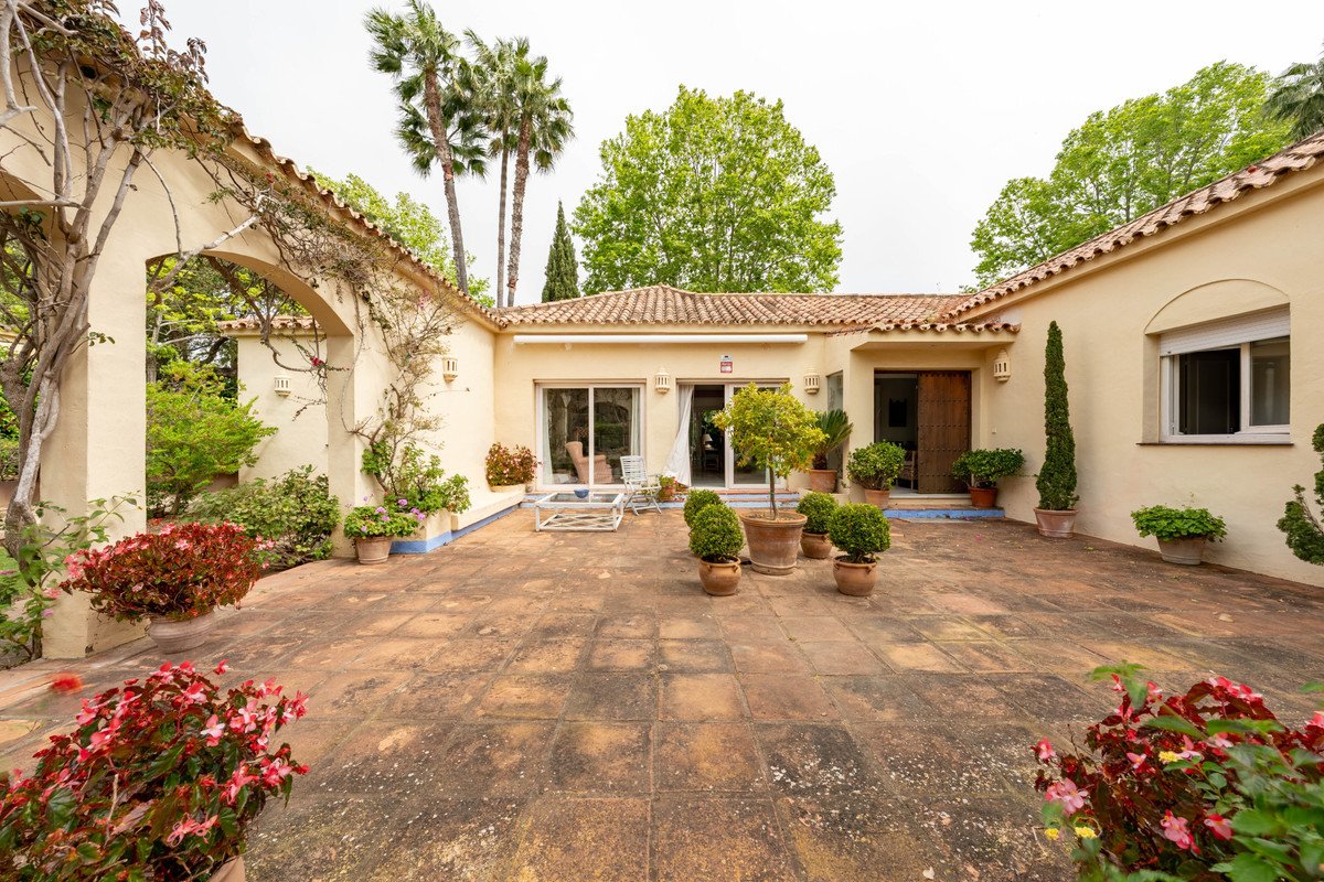 5 Bed Detached Villa in Sotogrande Alto