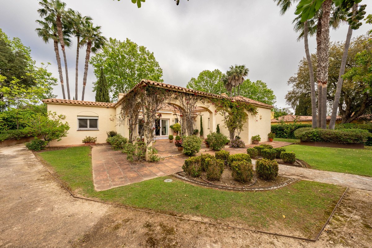 5 Bed Detached Villa in Sotogrande Alto