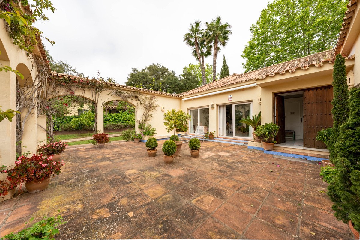 5 Bed Detached Villa in Sotogrande Alto