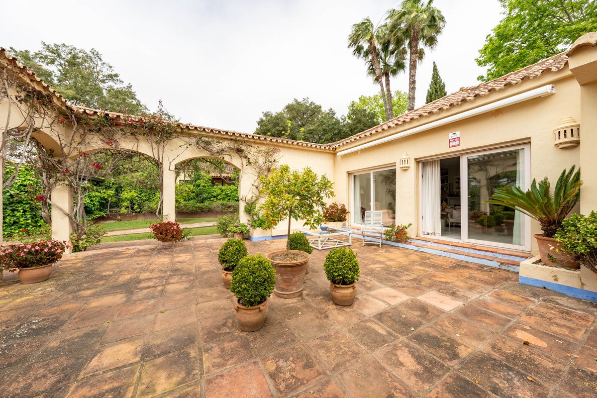 5 Bed Detached Villa in Sotogrande Alto