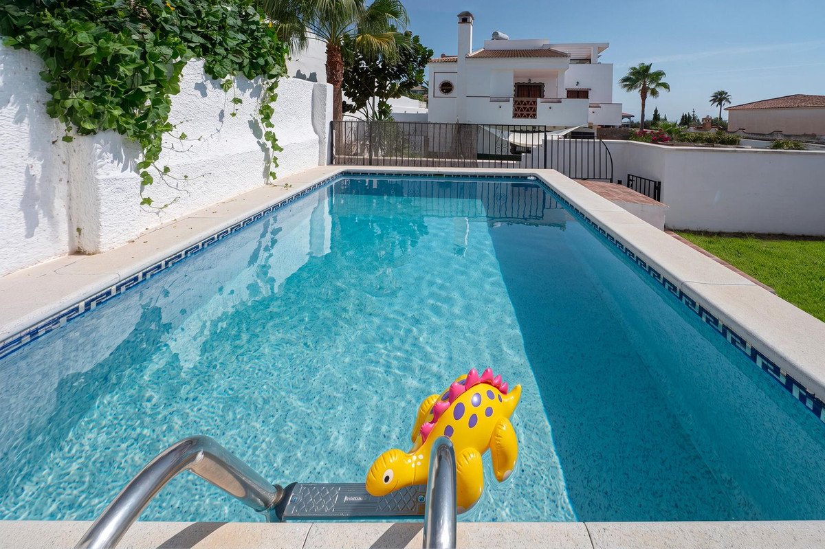 6 Bed Detached Villa in Torremolinos
