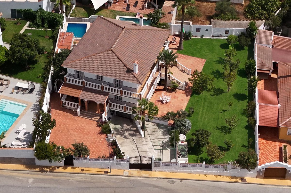 6 Bed Detached Villa in Torremolinos