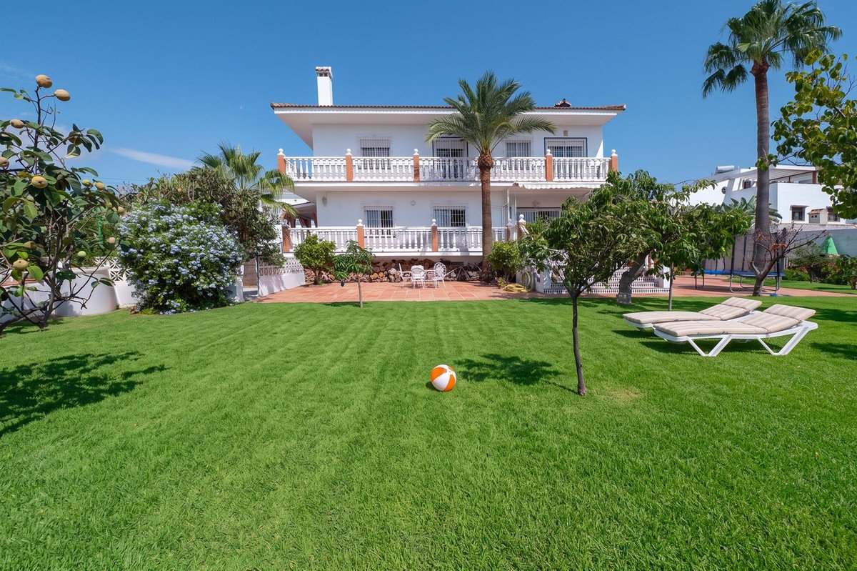 6 Bed Detached Villa in Torremolinos