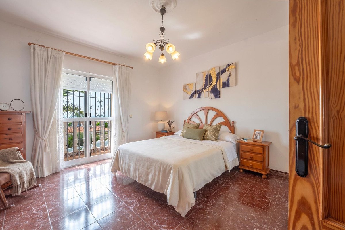6 Bed Detached Villa in Torremolinos