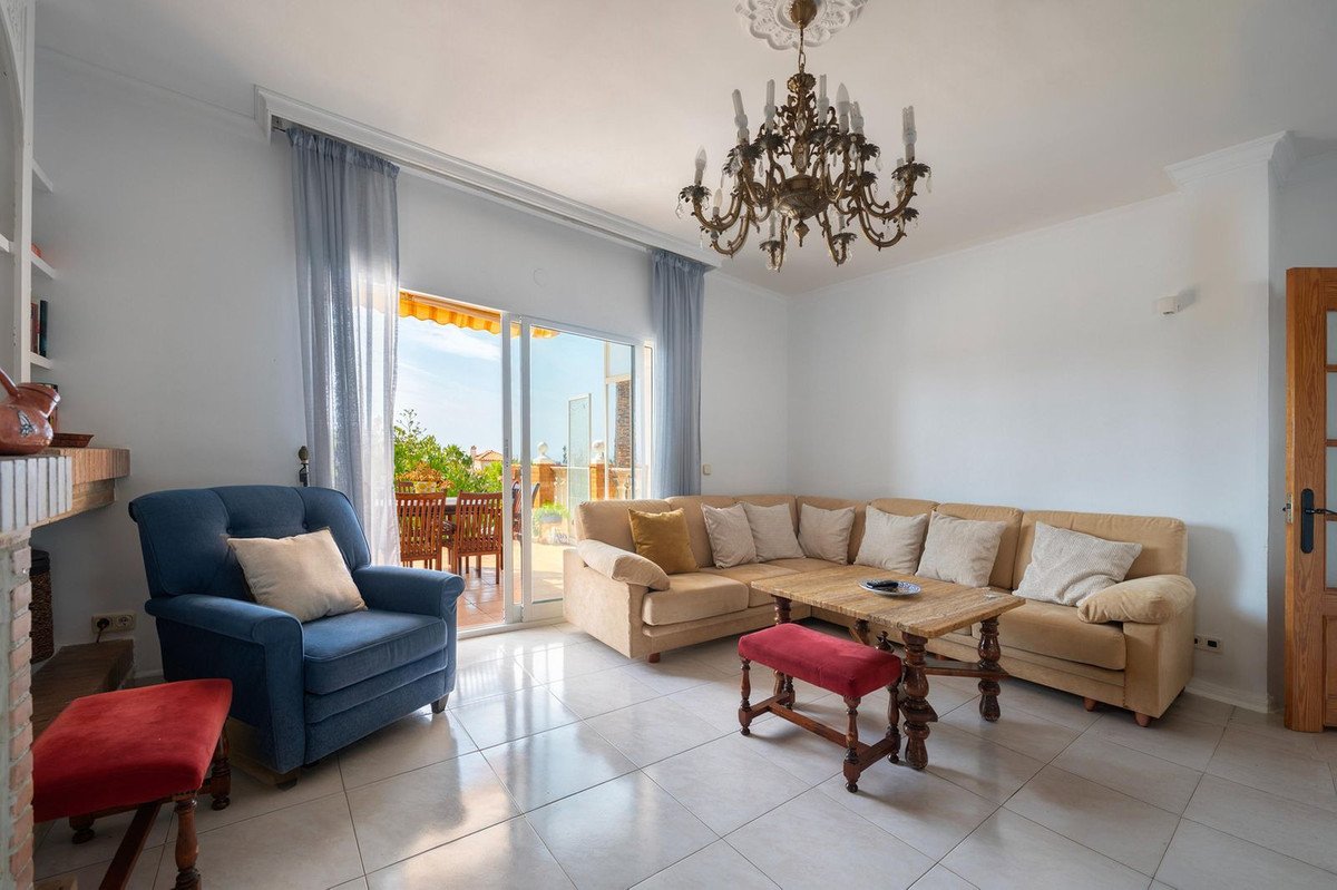 6 Bed Detached Villa in Torremolinos