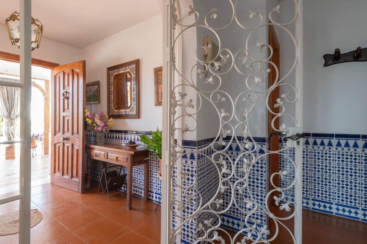 6 Bed Detached Villa in Torremolinos