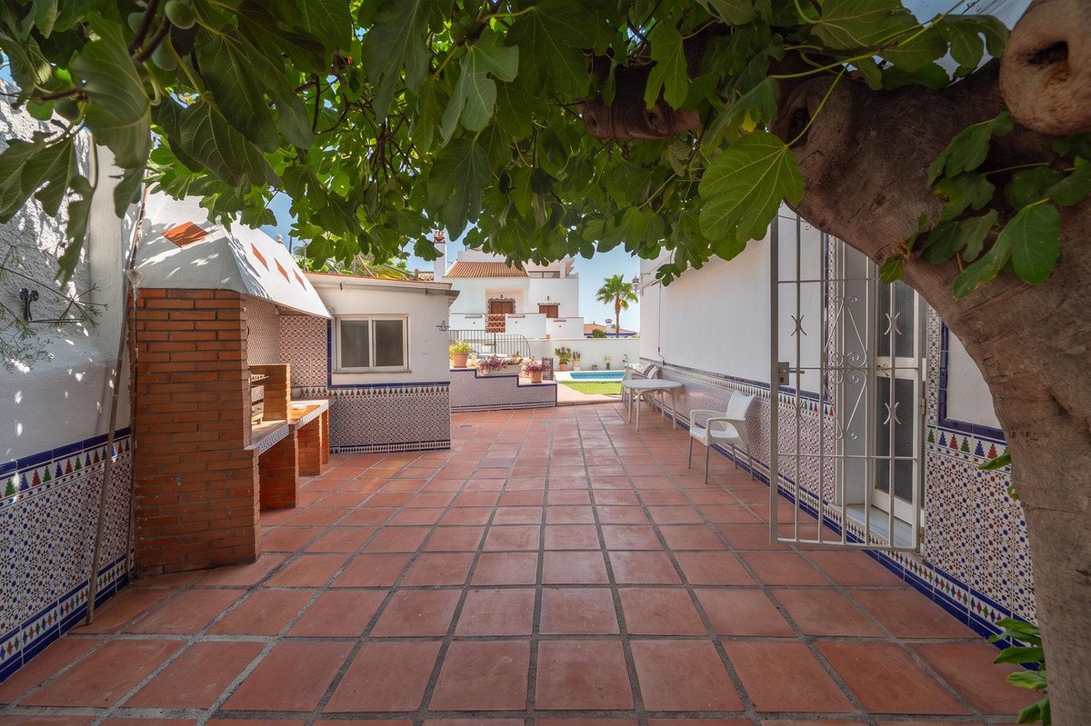 6 Bed Detached Villa in Torremolinos