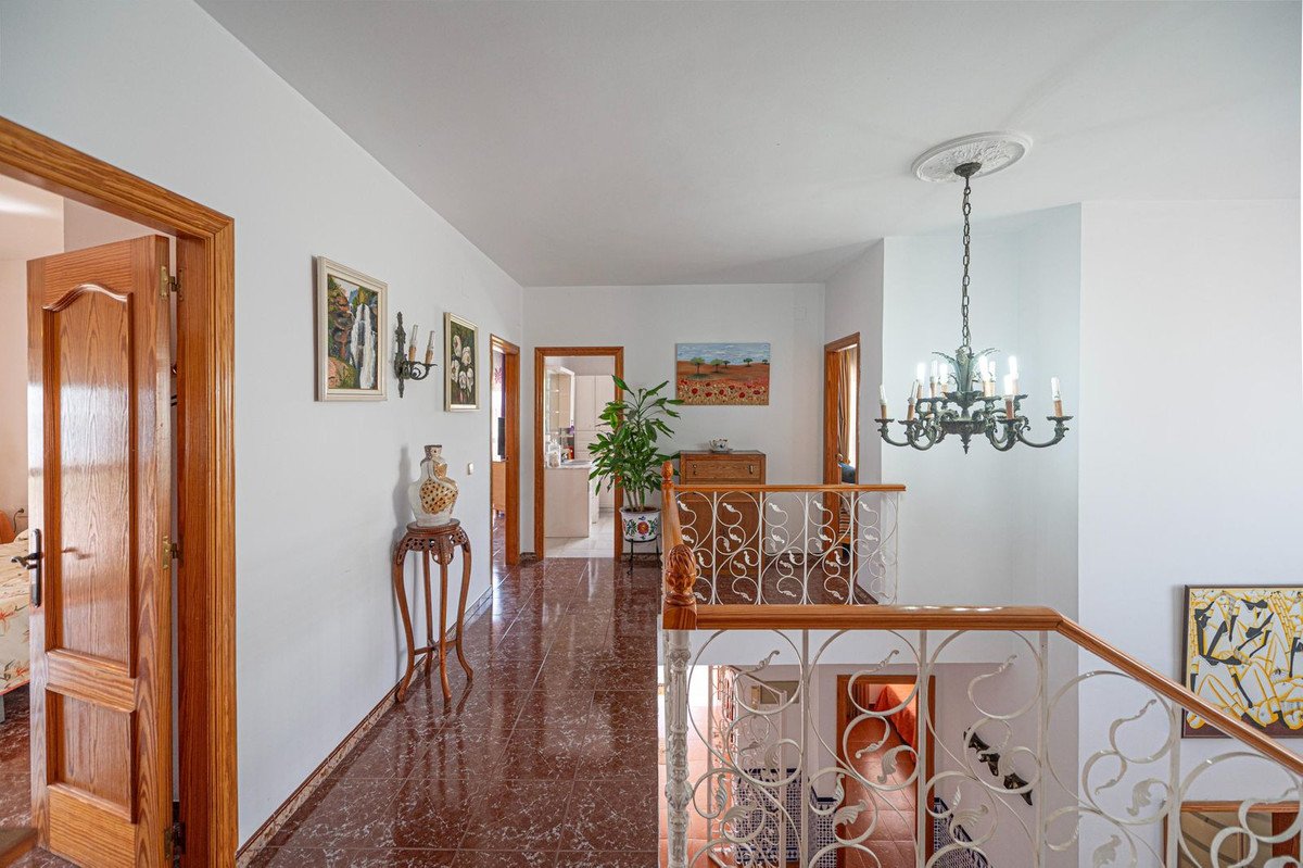 6 Bed Detached Villa in Torremolinos
