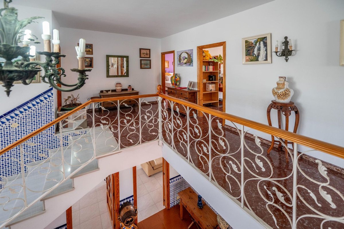 6 Bed Detached Villa in Torremolinos