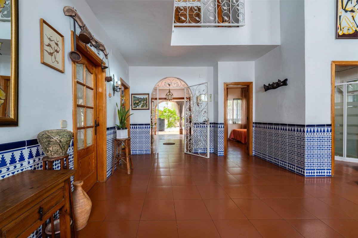 6 Bed Detached Villa in Torremolinos