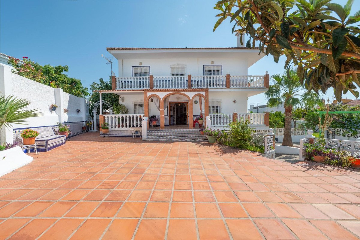 6 Bed Detached Villa in Torremolinos