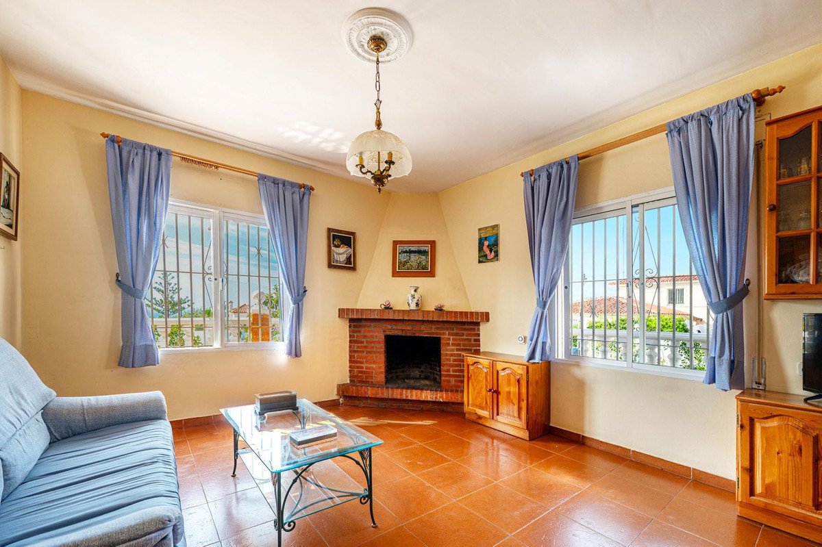 6 Bed Detached Villa in Torremolinos